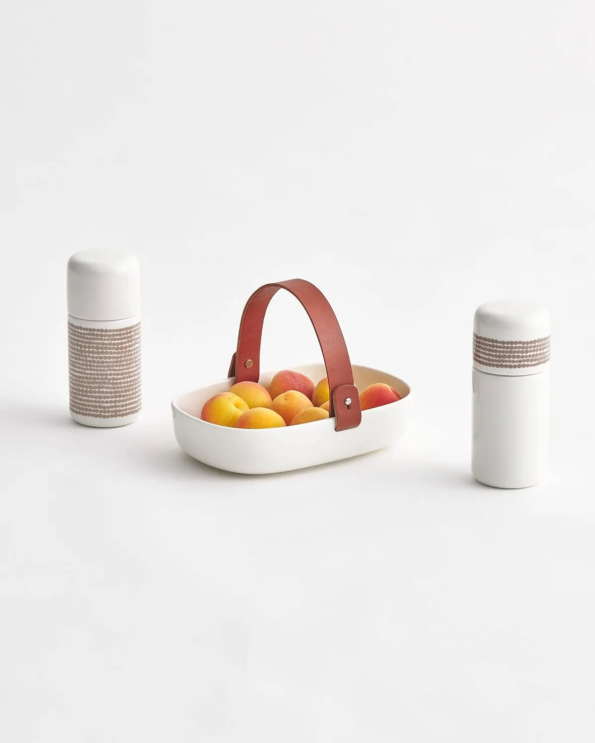 MARIMEKKO Koppa Oiva Serving Tray — Refine Your Kitchen Décor with Our Iconic White Stoneware — Stylish & Classic White Porcelain Serving Tray to Elevate Your Dining Experience (5 in x 8 in)
