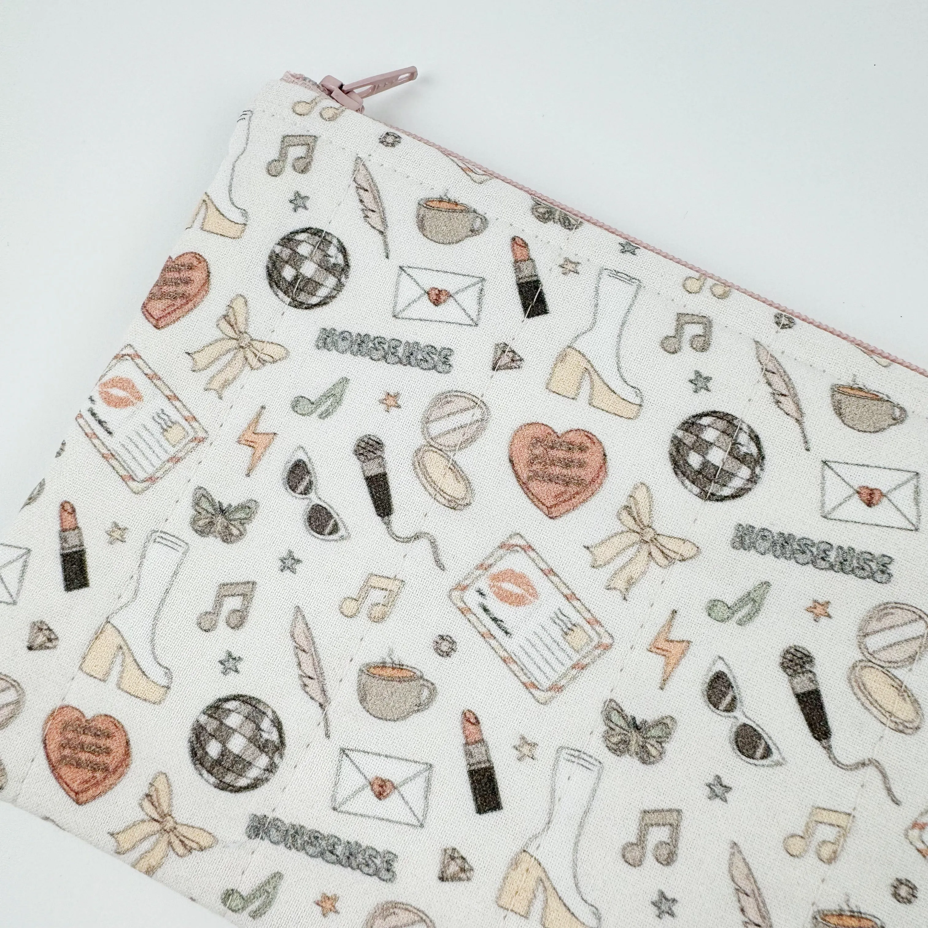 Quilted zipper bag - Sabrina Carpenter
