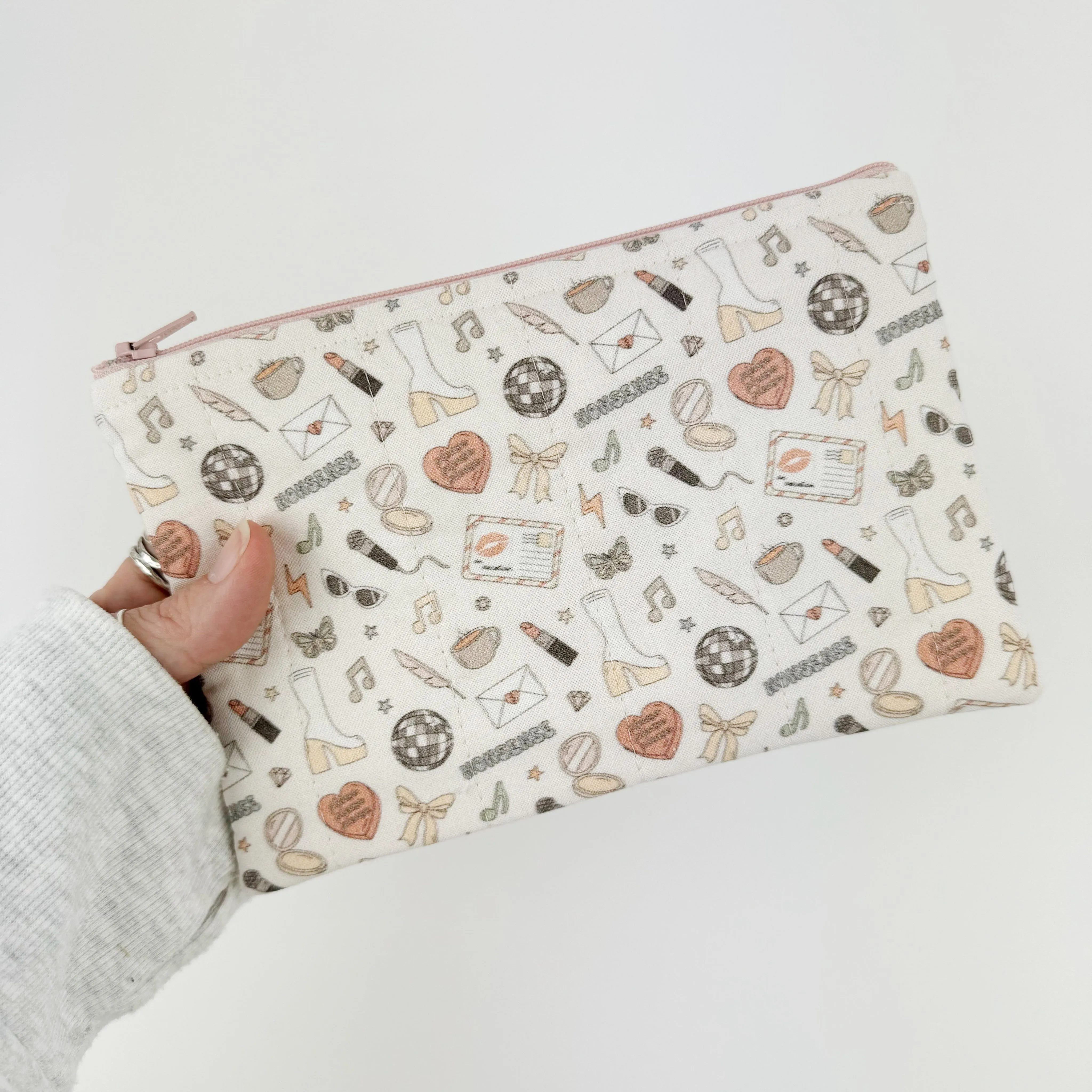 Quilted zipper bag - Sabrina Carpenter