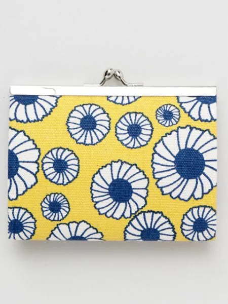 Retro Eastern Europe Motif GAMAGUCHI Clasp Wallet