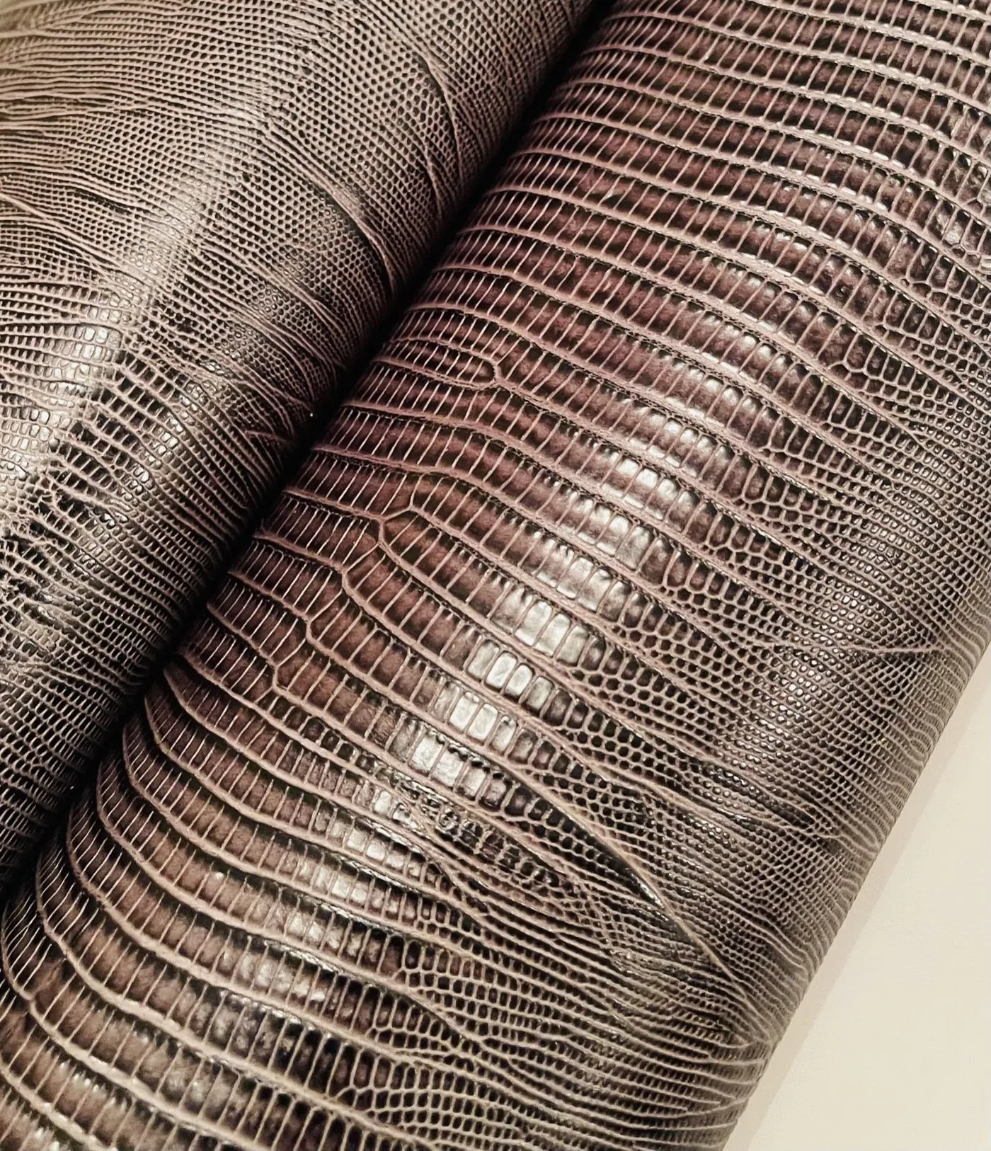 SANTIAGO - dyed, embossed double shoulder