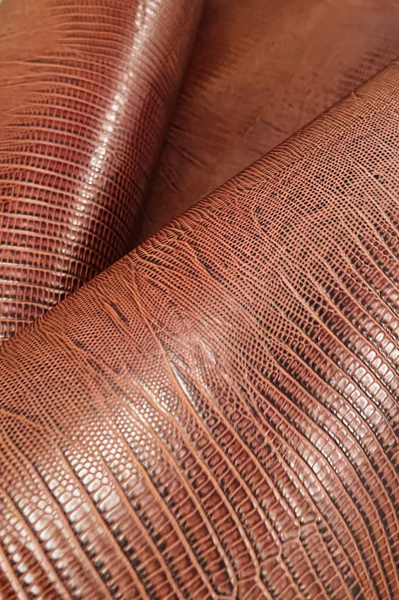 SANTIAGO - dyed, embossed double shoulder
