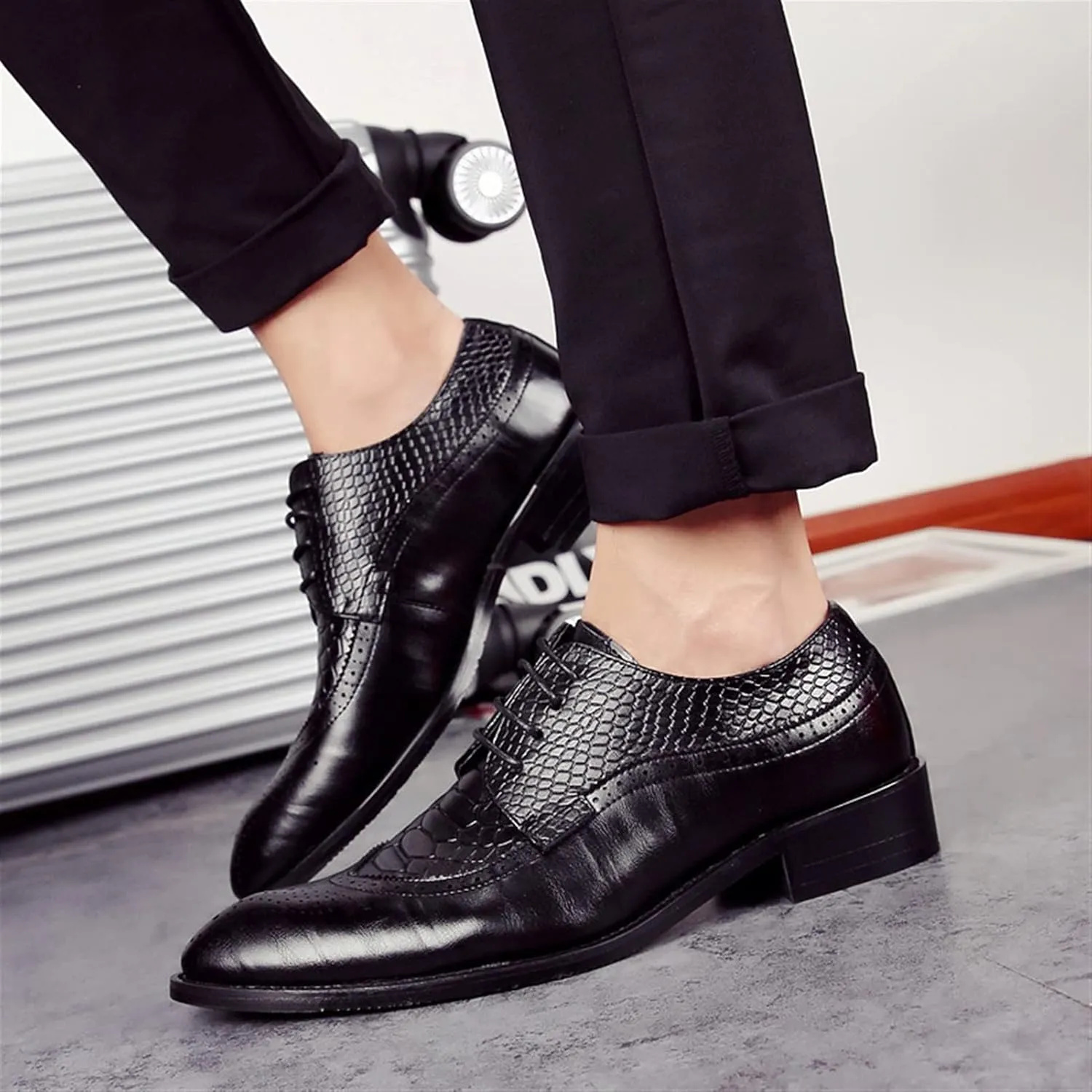 Single Season Dress Oxford Shoes for Men Lace Up Brogue Embossed Crocodile Embossed Leather Low Top Rubber Sole Slip Resistant Anti-Slip Block Heel Party Very Popular Among Young People