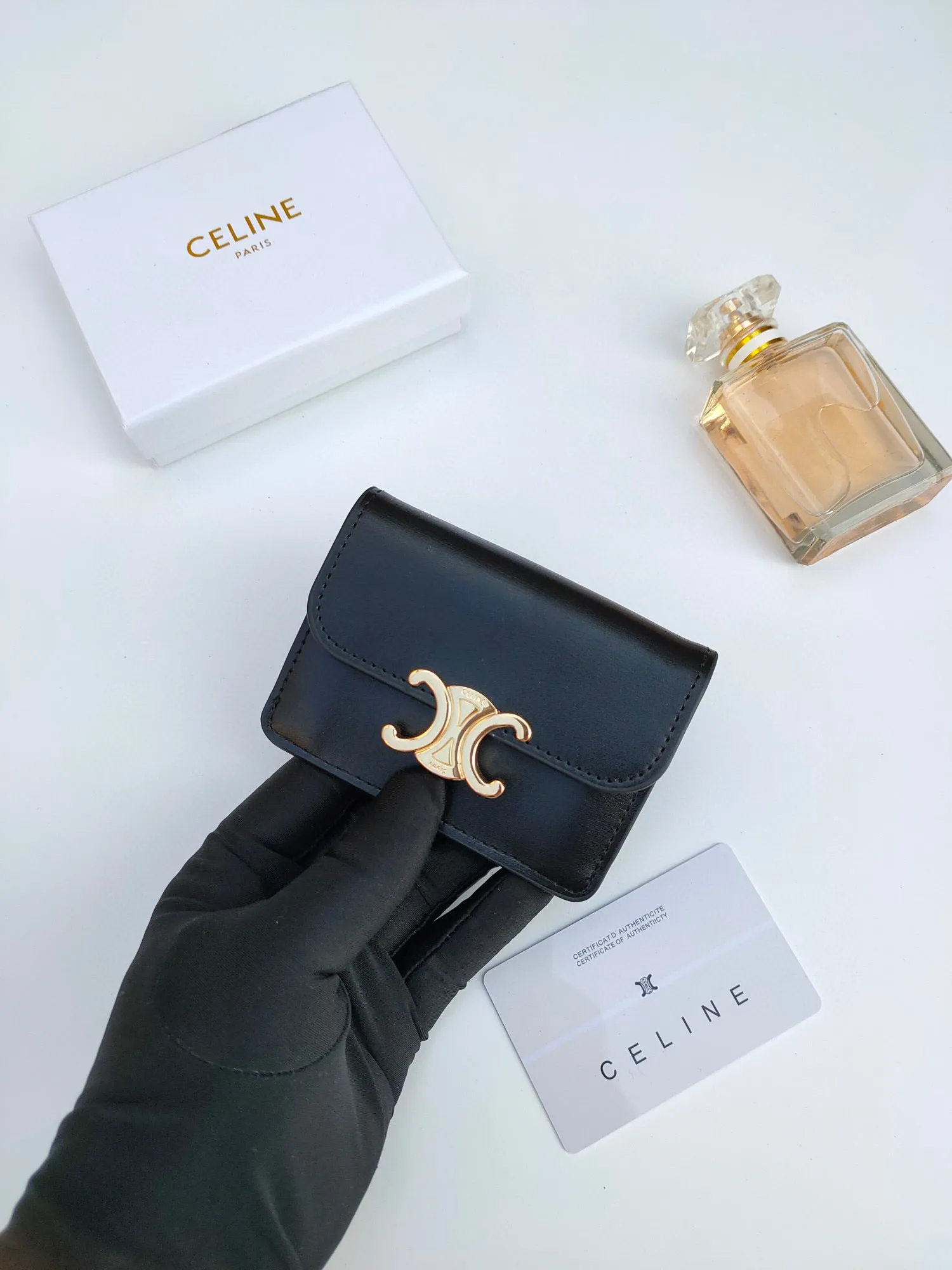 TRIOMPHE Leather Flip Card Holder