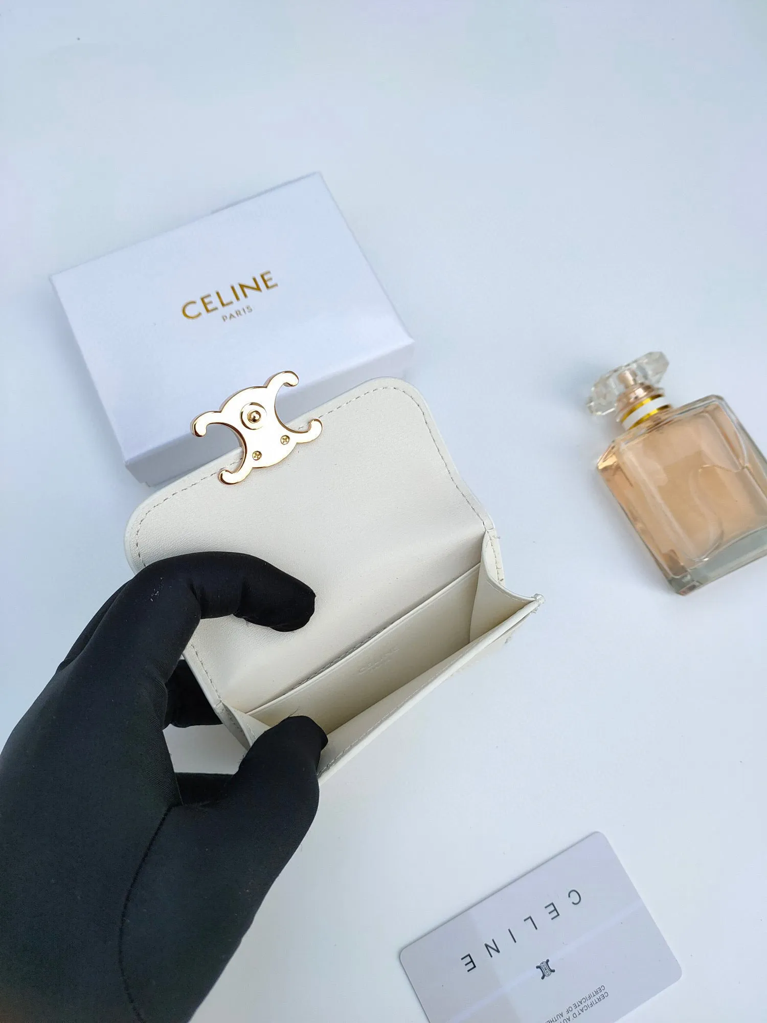 TRIOMPHE Leather Flip Card Holder