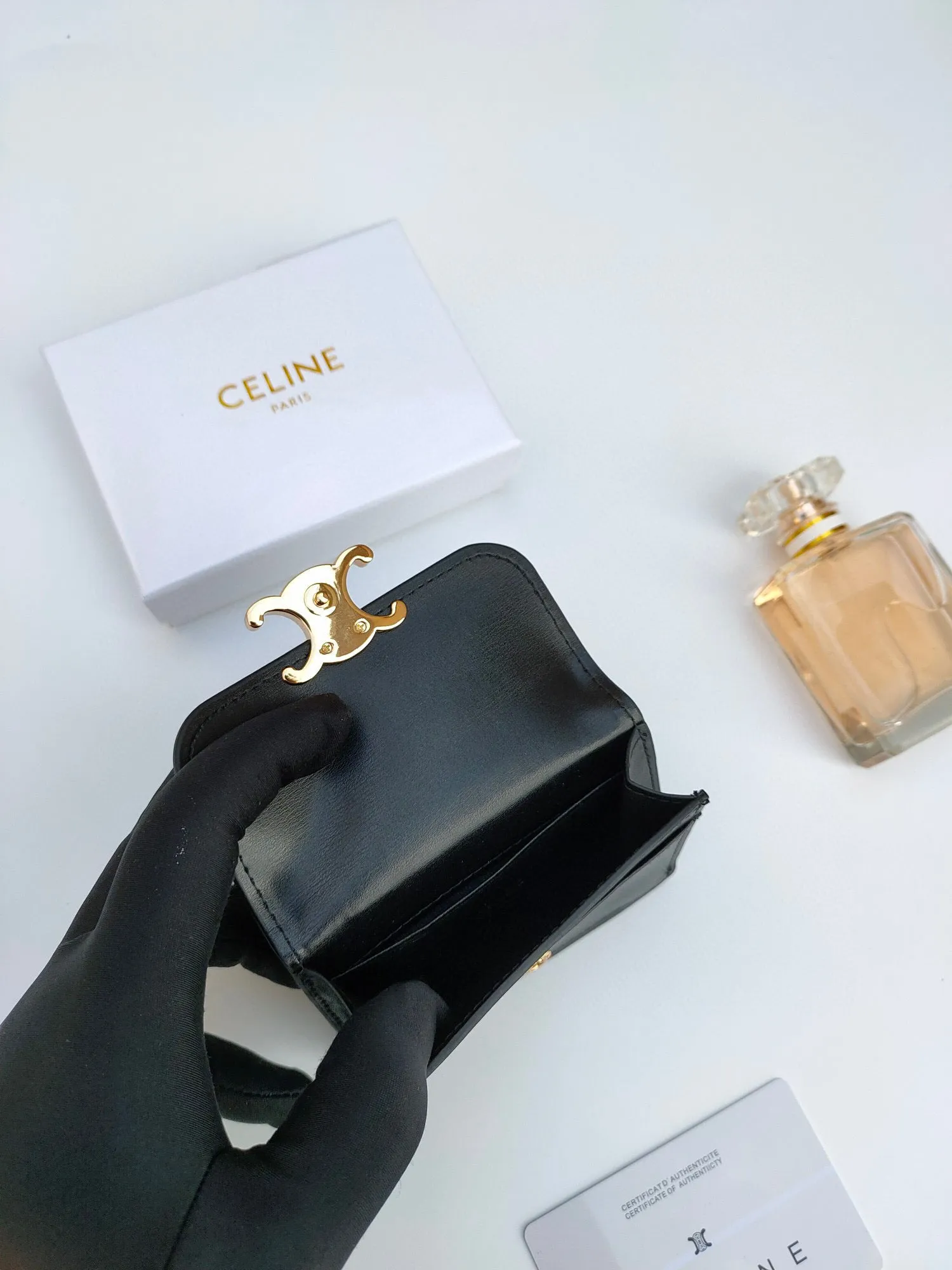 TRIOMPHE Leather Flip Card Holder