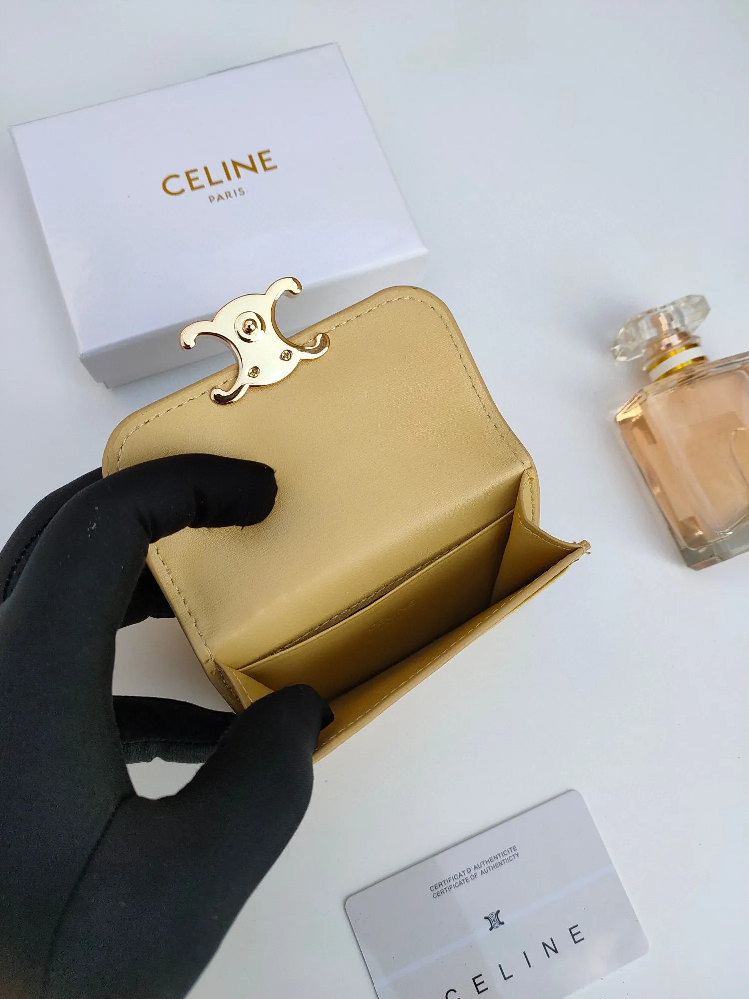 TRIOMPHE Leather Flip Card Holder