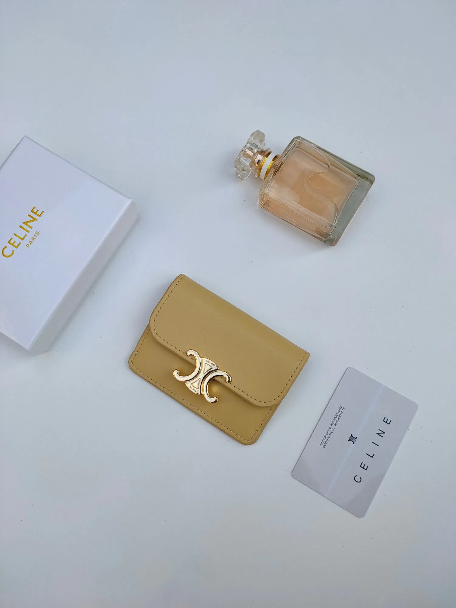 TRIOMPHE Leather Flip Card Holder