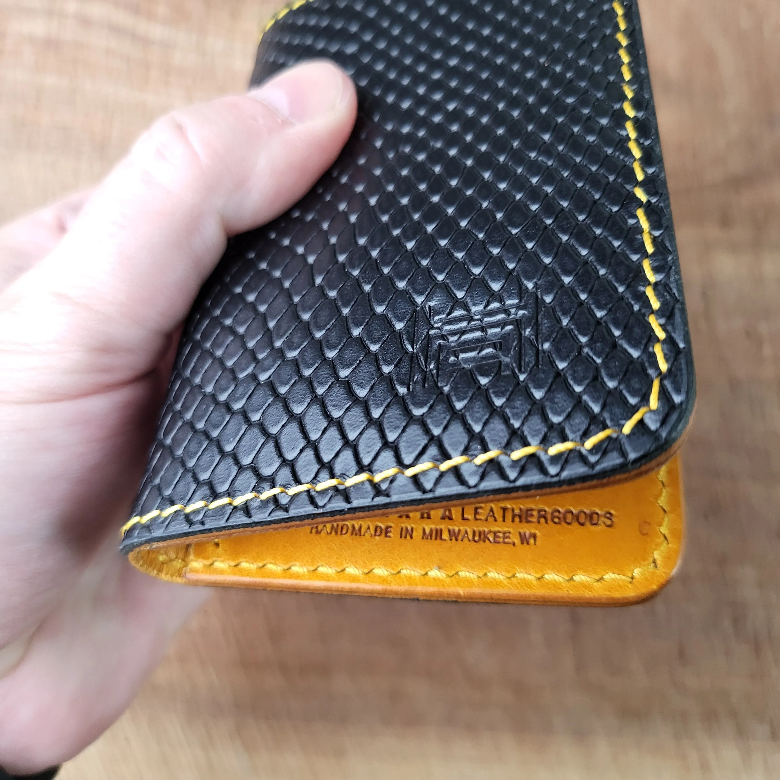Vertical Curved Cross Card Wallet