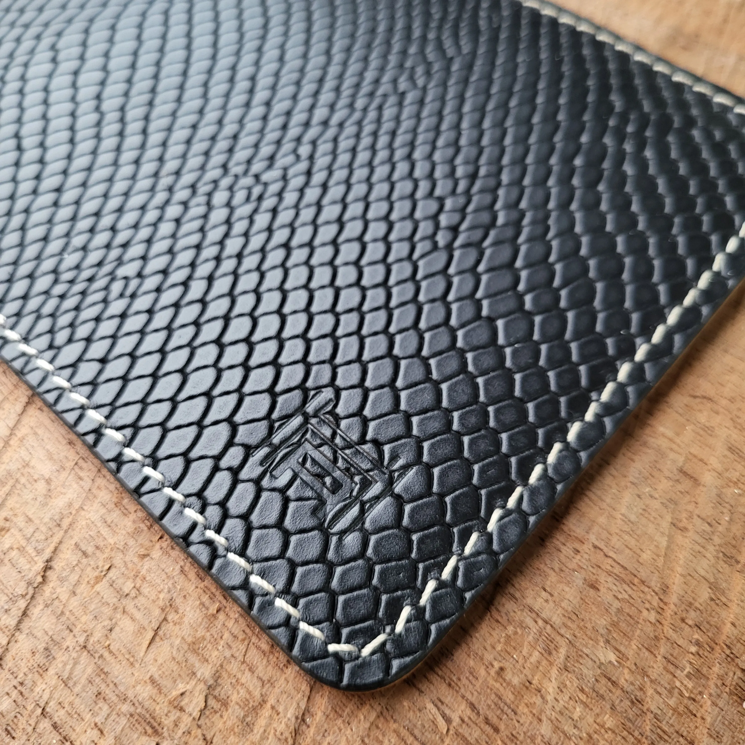 Vertical Curved Cross Card Wallet