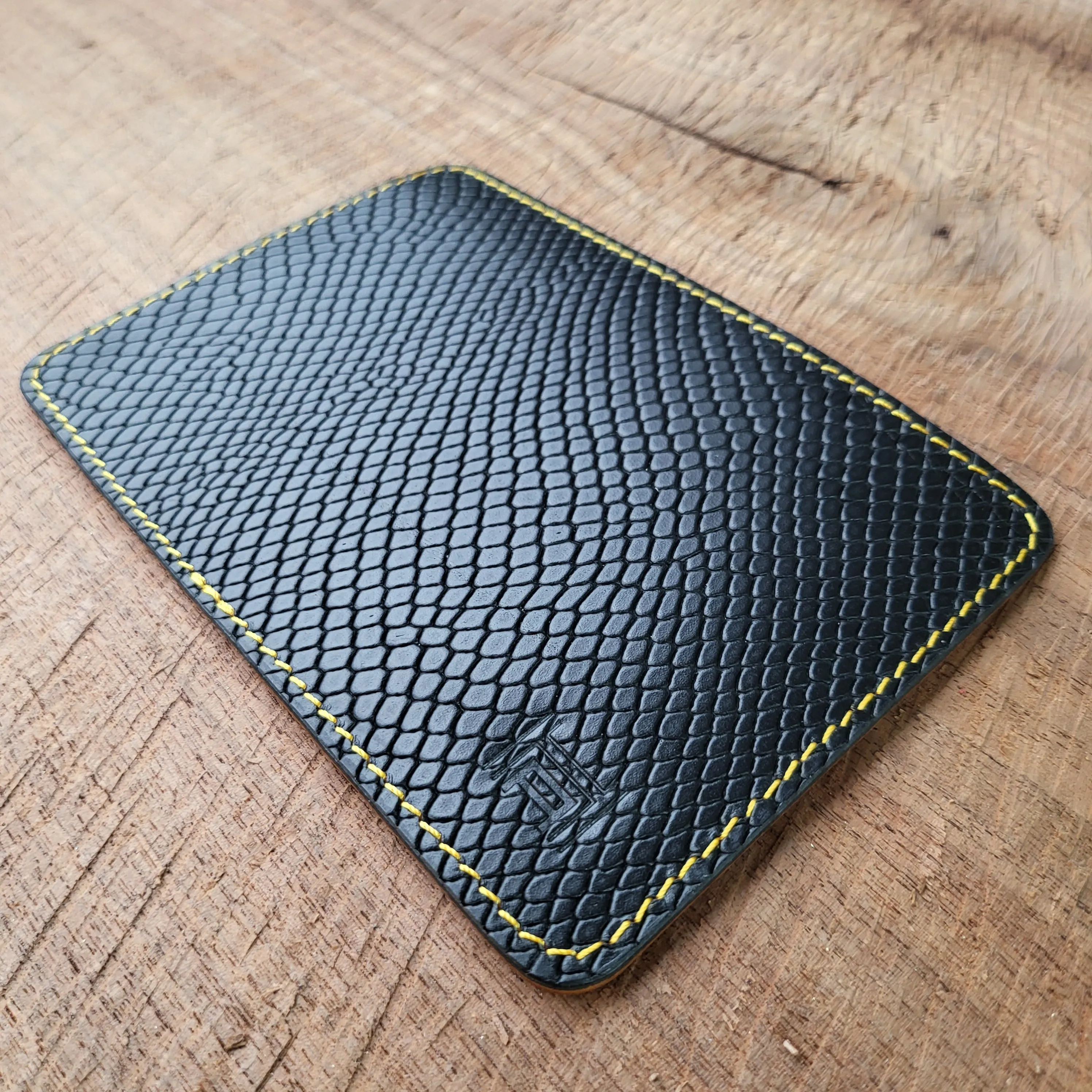 Vertical Curved Cross Card Wallet