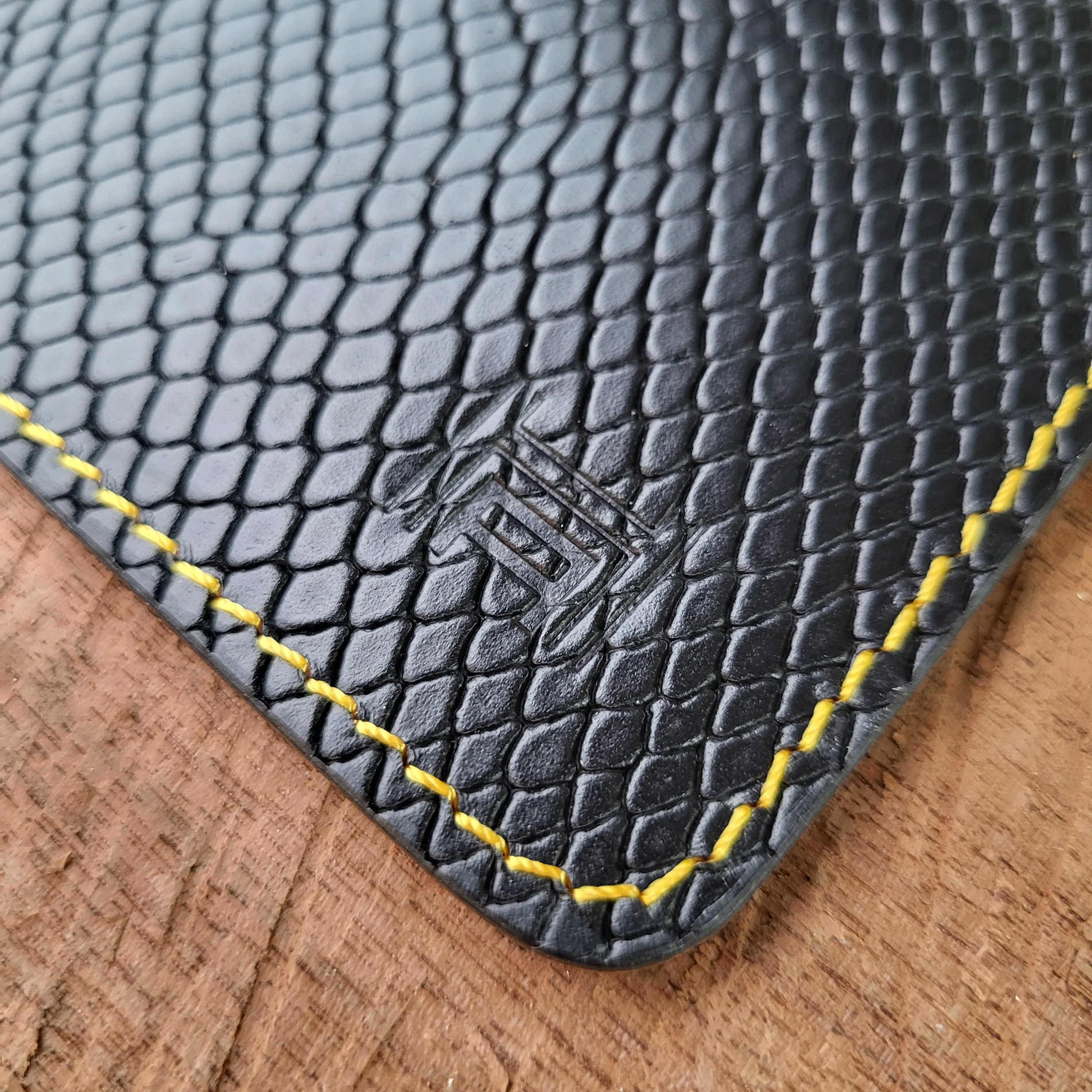 Vertical Curved Cross Card Wallet