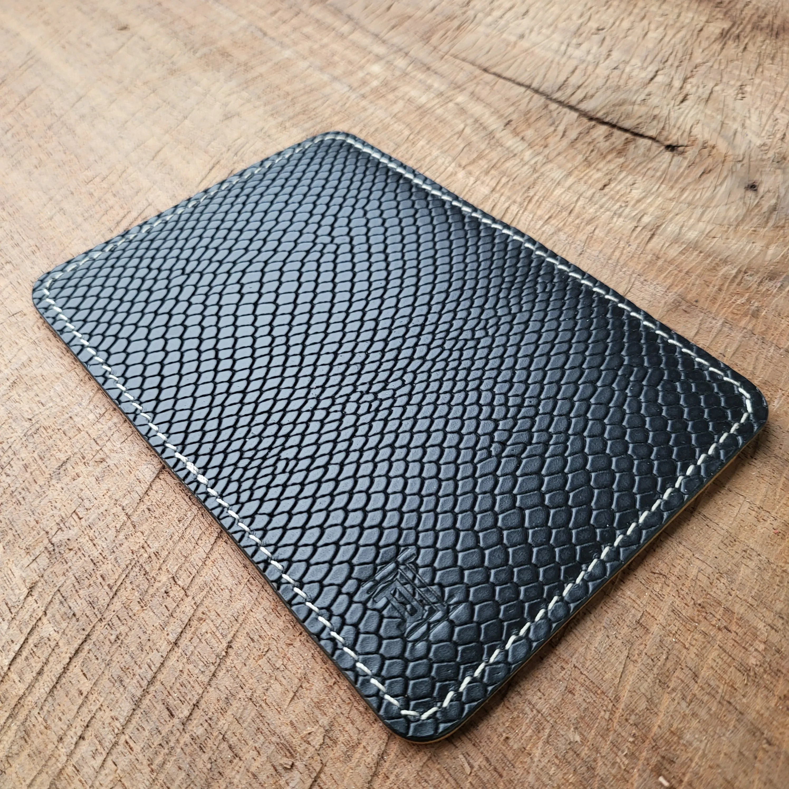 Vertical Curved Cross Card Wallet