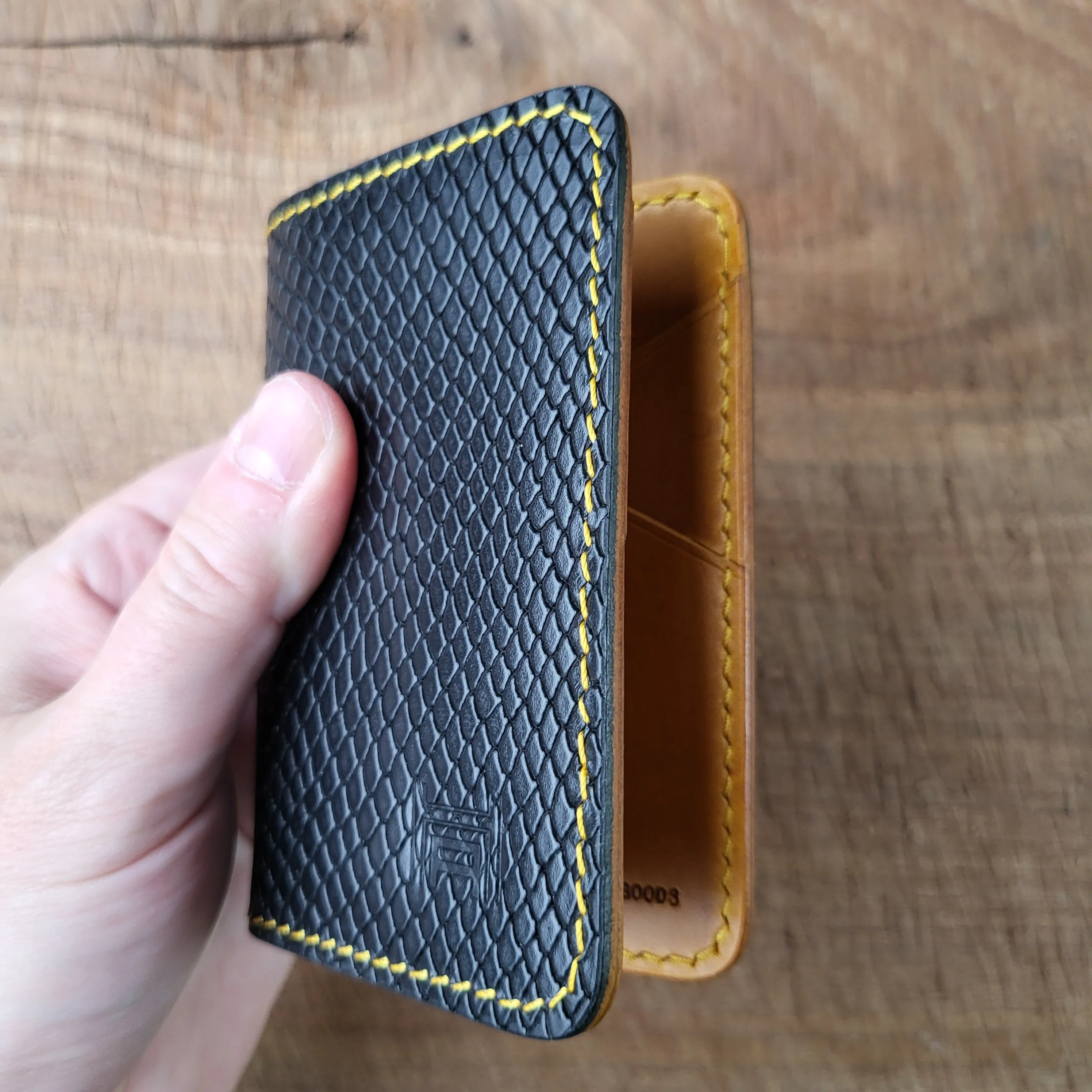 Vertical Curved Cross Card Wallet